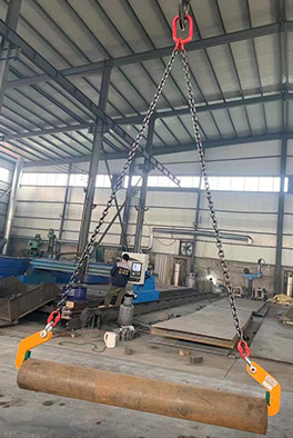 Application of TPH series non-marking steel pipe lifting clamps in horizontal lifting and transportation of steel pipes